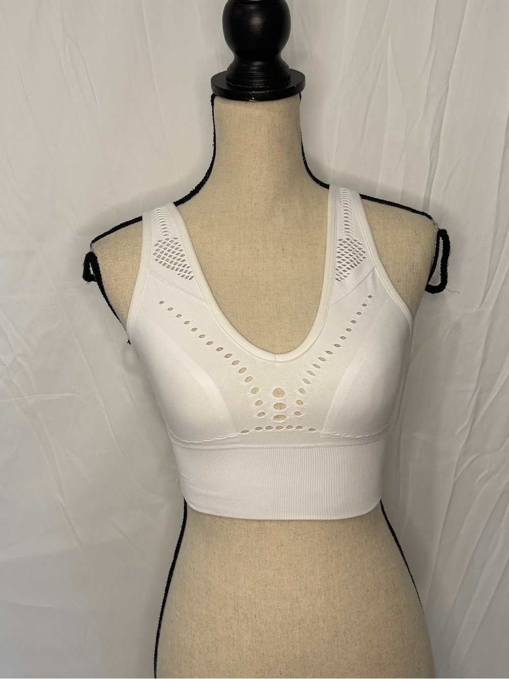 Alo Yoga White Seamless Open Air Bra - Picture 4 of 7